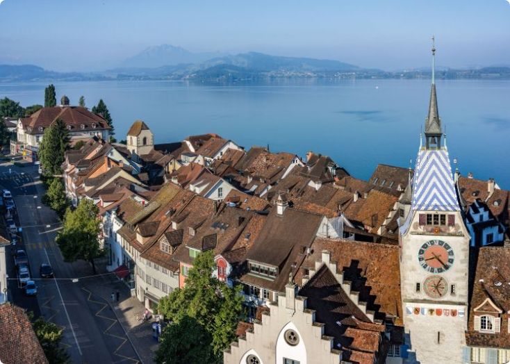 Zug Altstadt – Blick auf Zytturm und Zugersee